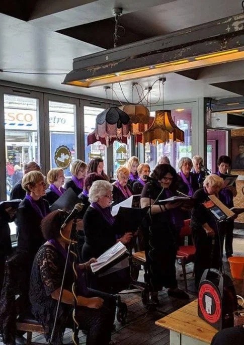 Live Christmas choral performance from The Silvertones Choir - Derby Days Out