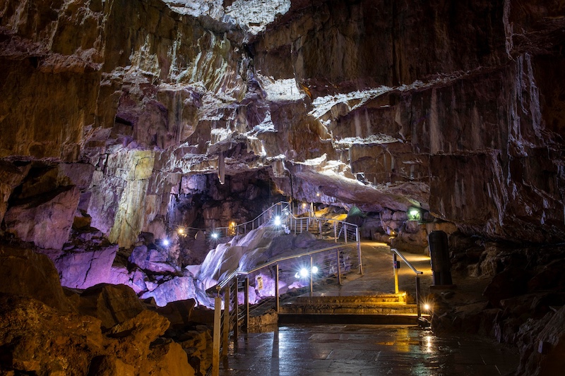 Poole's Cavern & Country Park - Derby Days Out